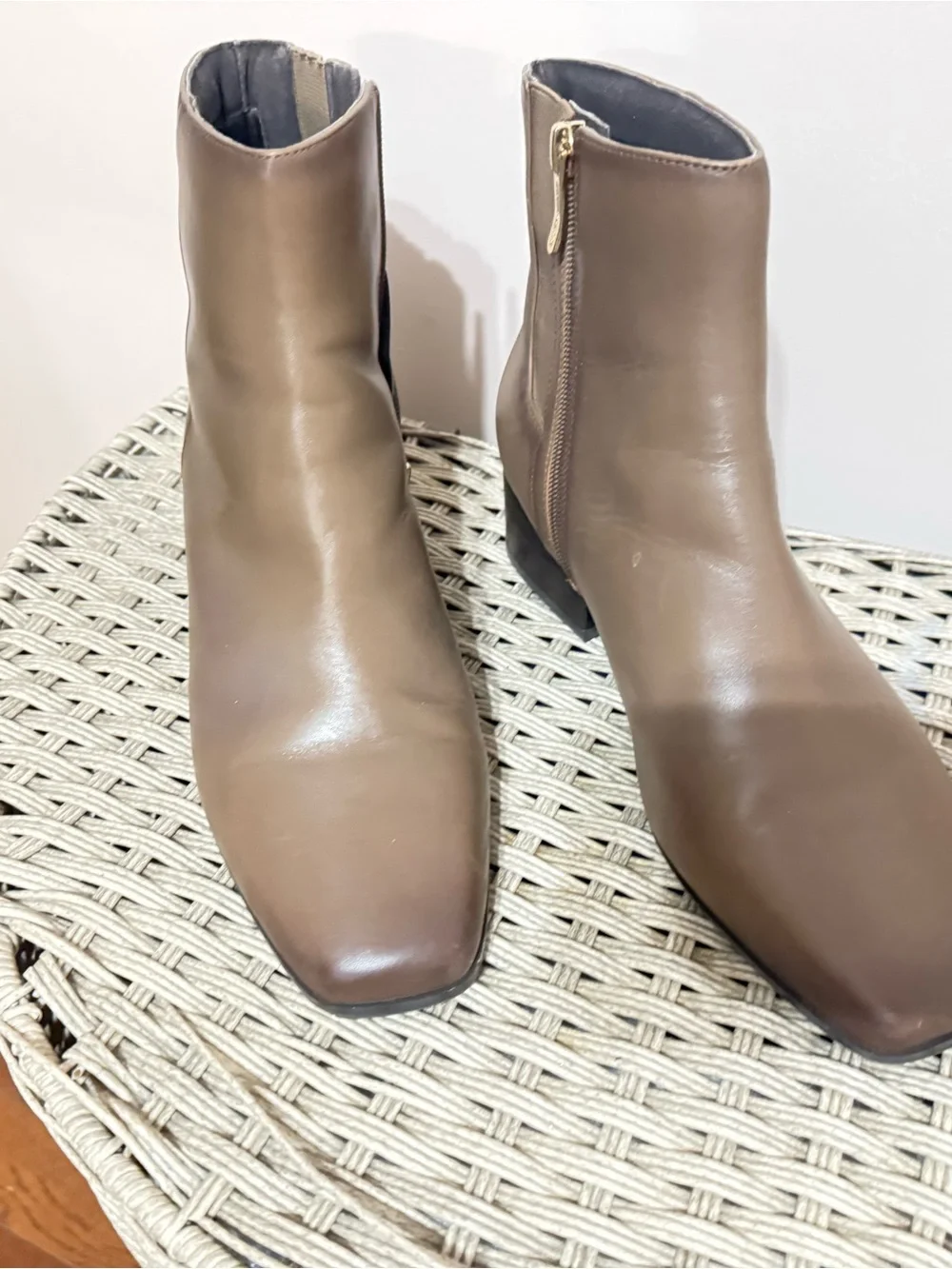 Easy Spirit Leather Ankle Boots – Women’s Size 8.5 M